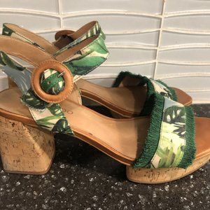 Bernardo Platform Sandals